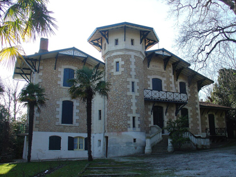 Lire la suite à propos de l’article Jour 3: Ville d’Hiver, Parc Mauresque, Plage Pereire & Marché