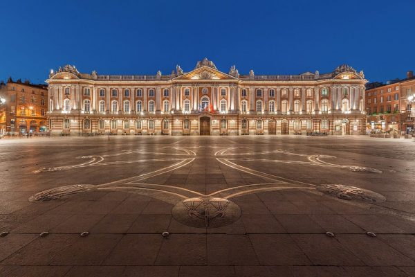 Capitole of Toulouse, and the square of the same name with the Occitan cross designed by Raymond Moretti on the ground.